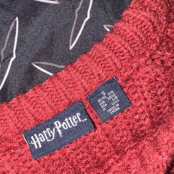 Harry Potter Gryffindor Jumper - Picture 2 of 4